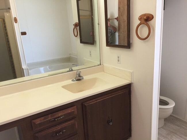 Photo - 43435 Nola St