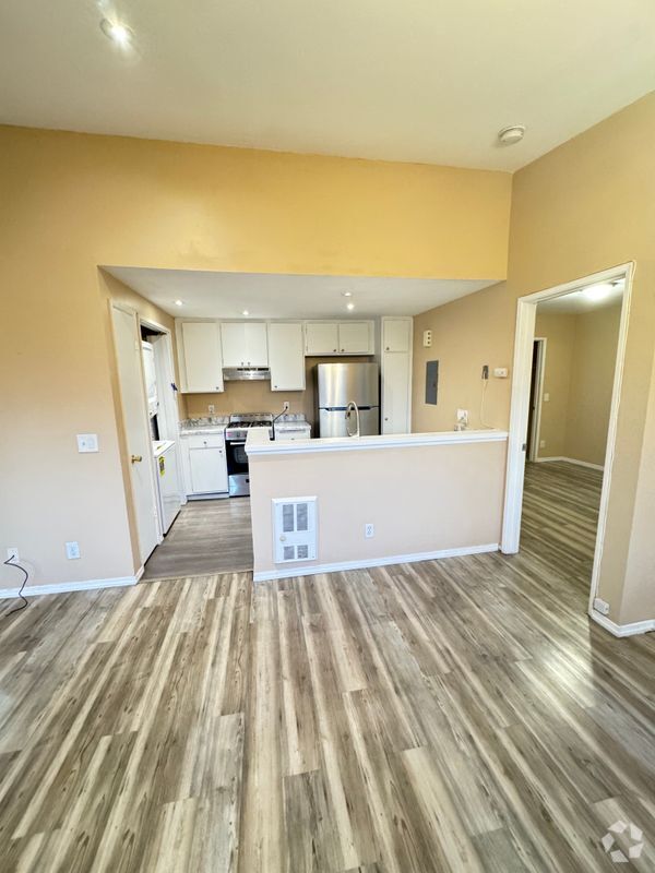 Building Photo - 883 W San Ysidro Blvd Rental