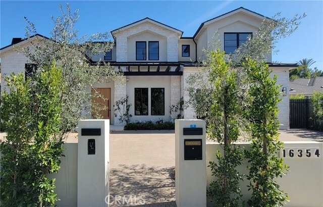 Building Photo - 16354 Moorpark St