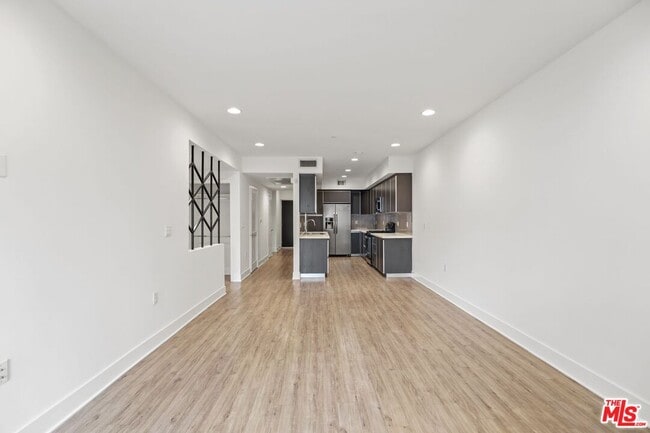 Photo - 1439 N Poinsettia Pl Unit 208