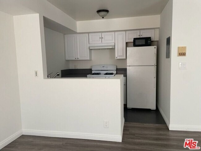 Photo - 641 Normandie Ave Unit 6