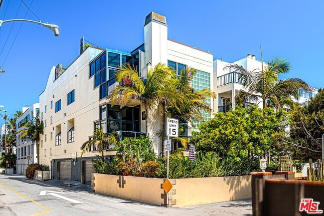 Photo - 11 Voyage St