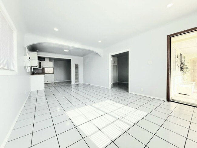 Photo - 2515 Illinois Ave