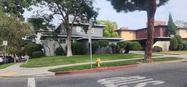 Building Photo - 9825 Crenshaw Blvd Unit Apt #2