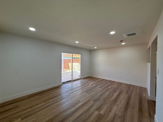 Photo - AV T 1105 Unit 1105