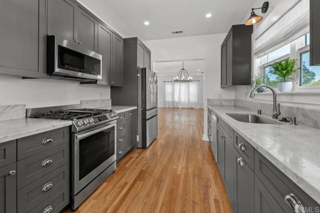 Photo - 4393 Georgia St