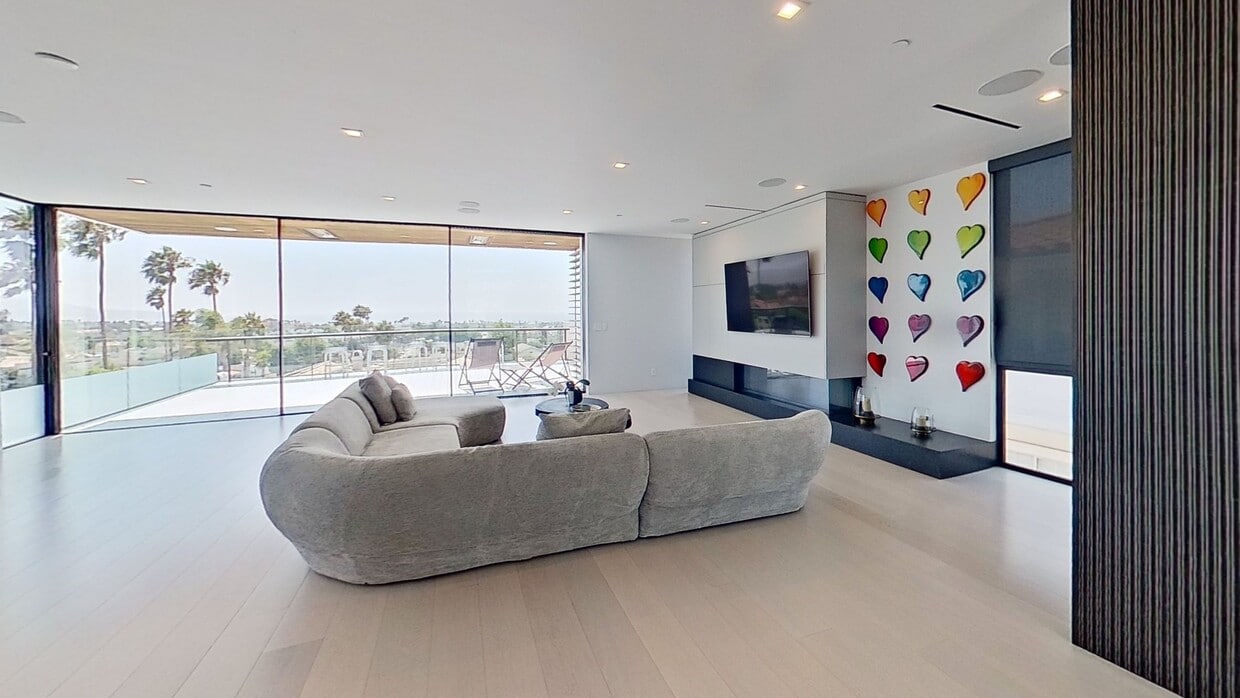 3D Tour - 703 N Lucia Ave House