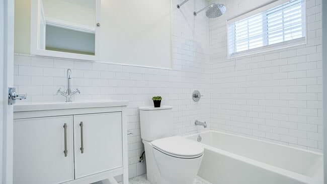 Photo - 3938 S Victoria Ave