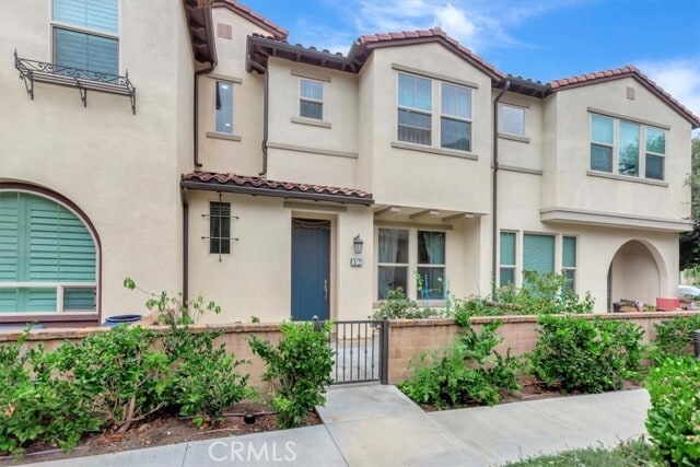 Building Photo - 12 Savannah