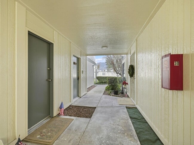 Photo - 10512 Sunland Blvd