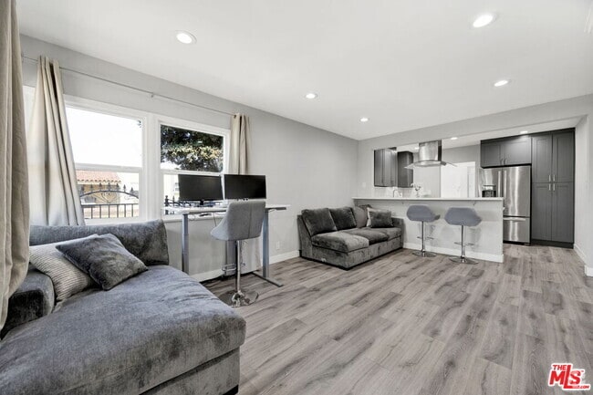 Building Photo - 201 E 91st St Rental