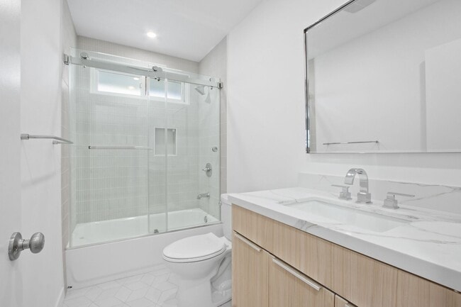 Photo - 2107 Montana Ave Unit 07