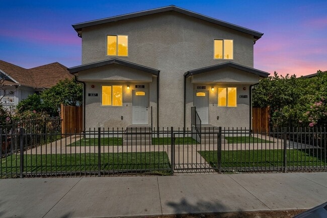 Building Photo - 835 E 33rd St Unit 835 1/2