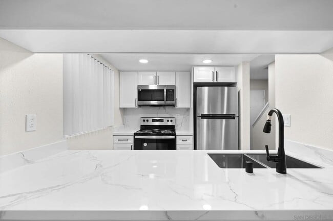 Building Photo - 748 N 3rd St Unit Q