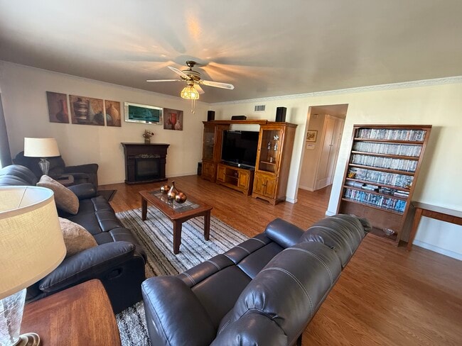 Building Photo - 8917 Reydon St