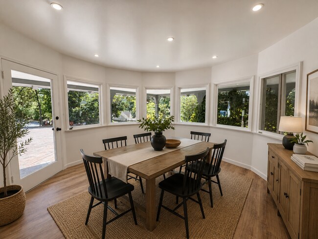 Photo - 2836 Roscomare Rd