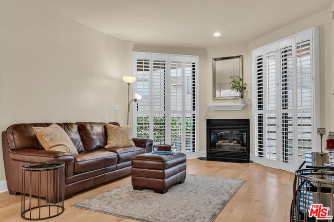 Building Photo - 12000 Goshen Ave Unit 205