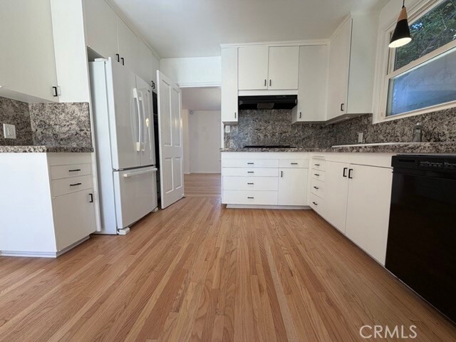 Photo - 15440 Dickens St