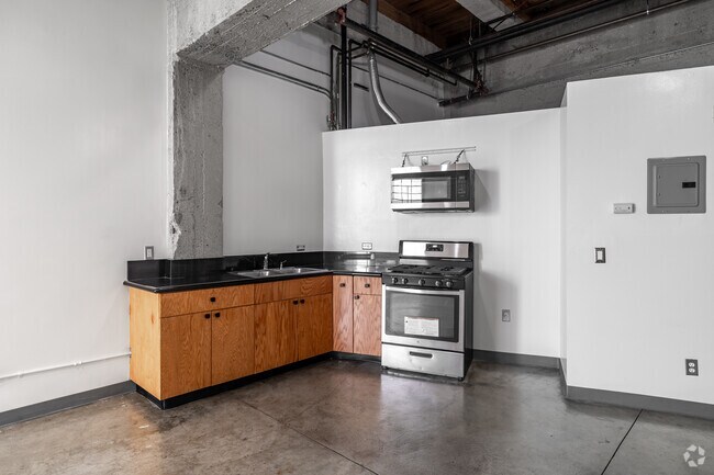 Studio - 1,480SF - Kitchen - WM Lofts