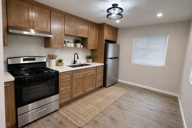 Building Photo - 252 S Ave 55 Unit 4