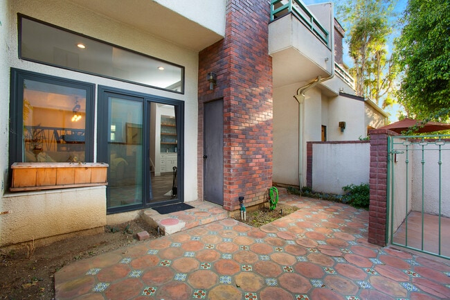 Photo - 18755 Hatteras St Townhome