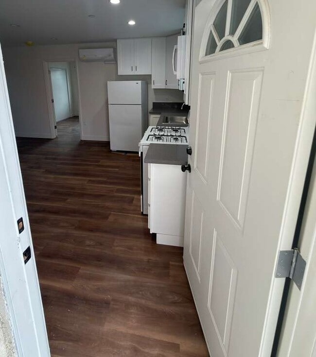 Photo - 7331-7332 Kraft Ave