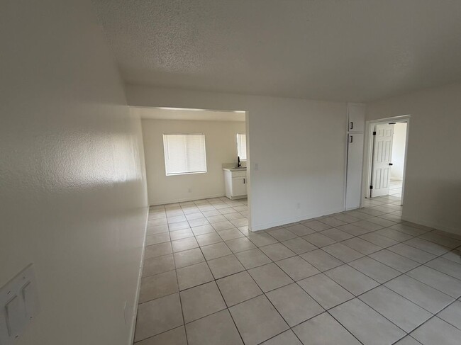 Photo - 640 W 20th St Unit #8