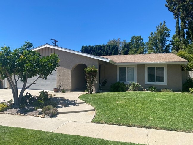 Single story 3 bed, 2 bath home on the Eas... - Single story 3 bed, 2 bath home on the Eas...