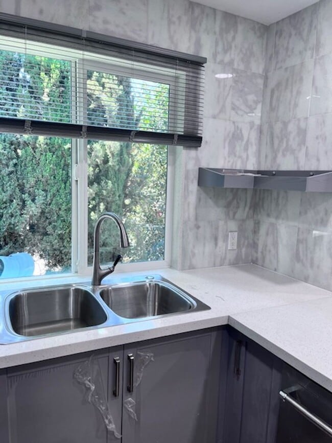 Photo - Avenue B (925-927) Unit #927