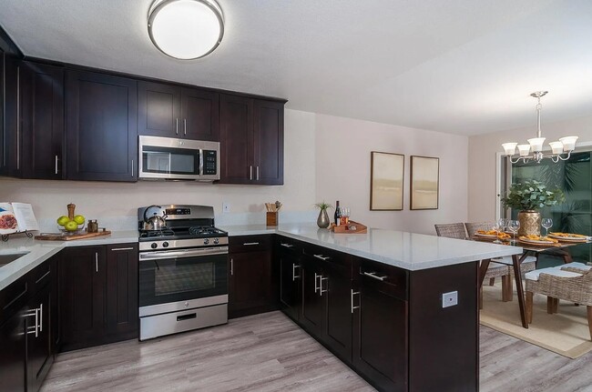 4 Bedrooms and 2.5 baths! Modern upgrades... - 4 Bedrooms and 2.5 baths! Modern upgrades... Townhome