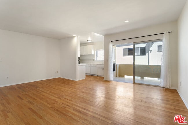 Photo - 11743 Mayfield Ave Unit 6