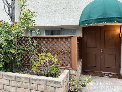 Building Photo - 5115 Kester Ave Unit 7