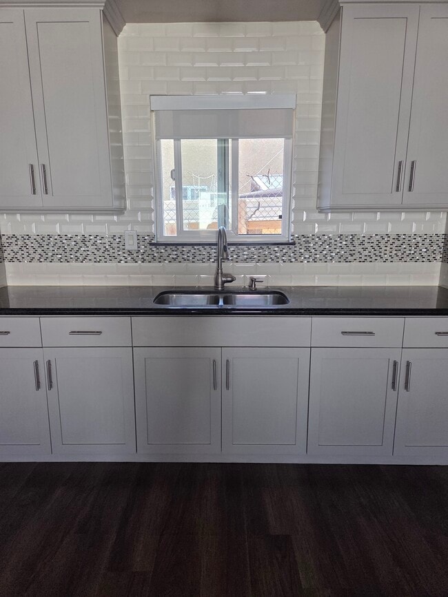 Photo - 553 Chatsworth Dr Unit 1