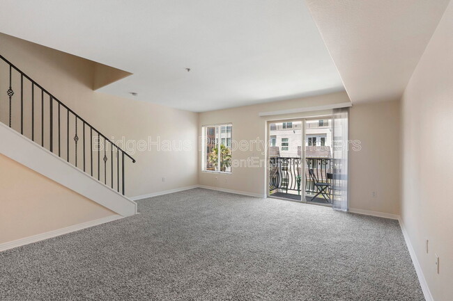 Photo - 801 W Hawthorn St Unit 304