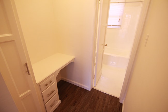 Photo - 1249 N Edgemont St Unit 4