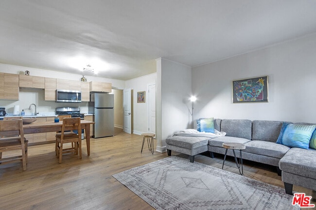 Photo - 843 N Ogden Dr