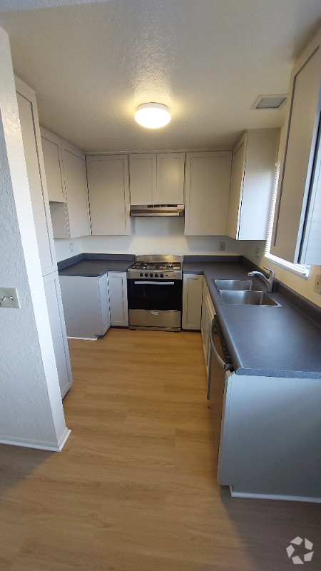 Building Photo - 4040 W 130th St Rental