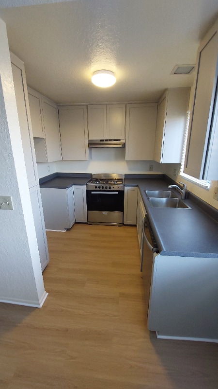 Building Photo - 4040 W 130th St Rental