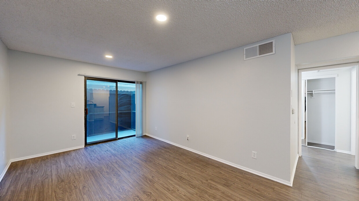 3D Tour - 951 S. Oxford Apartments