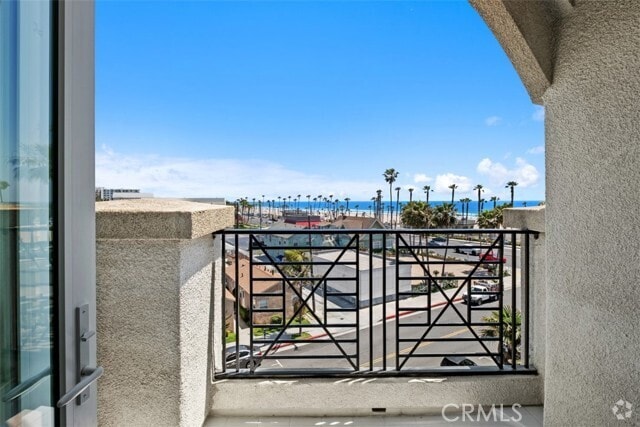 Building Photo - 200 Pacific Coast Hwy Unit 301 Rental