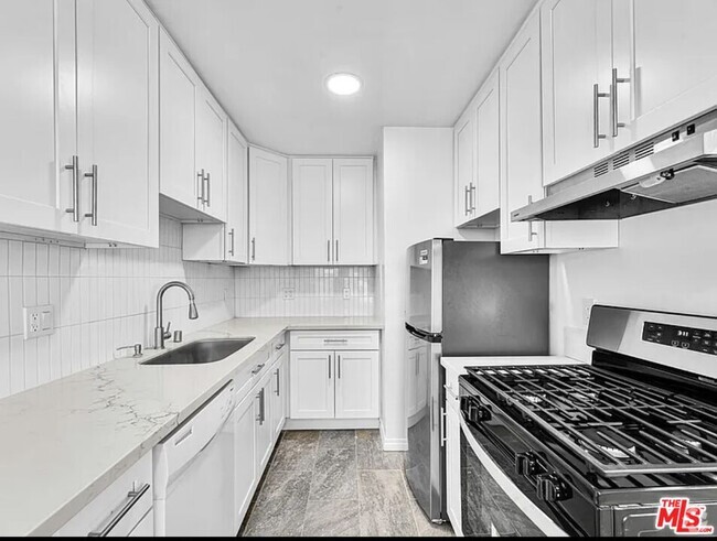 Building Photo - 926 N Spaulding Ave Unit 5 Rental
