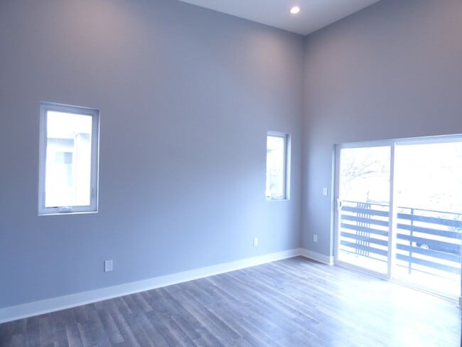 Photo - 1923 Holly Dr Unit 1925 1/2