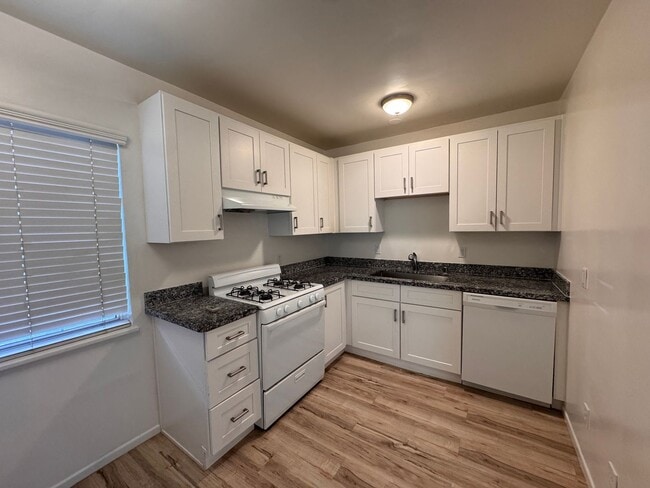 Photo - 12000 Moorpark St Unit 08