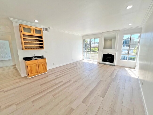 Photo - 15507 Moorpark St Unit 203