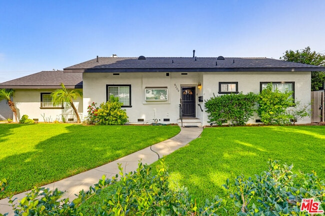 Photo - 9209 Paramount Blvd