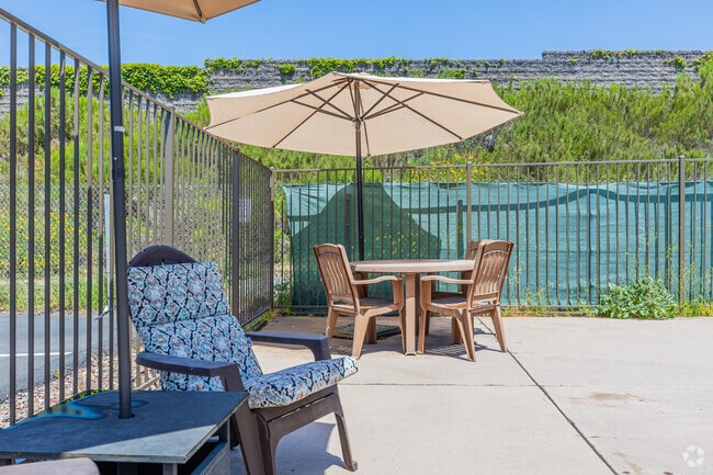 Pool Seating - Royal Oakdale Apartments