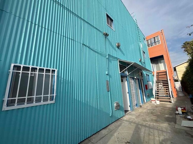 Photo - 915 Broadway St Unit 02