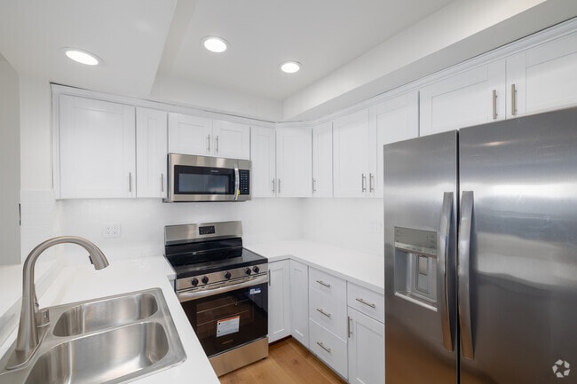 2BR, 2BA - 1,250SF - Kitchen - Malibu Coastline Apartments