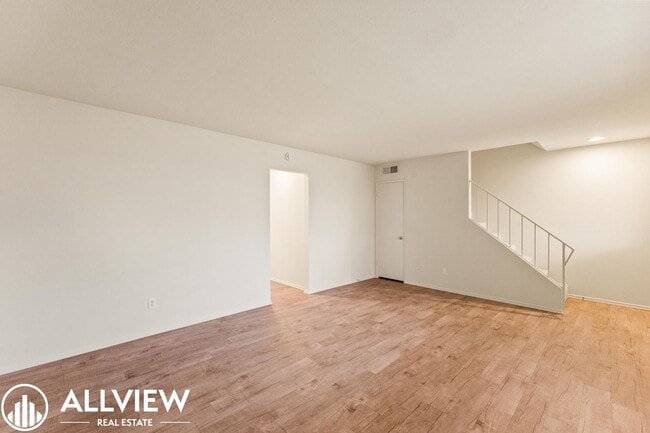 Photo - 16731 Bartlett Ln Unit 3