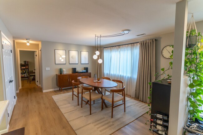 Photo - 1304 Palomar Pl